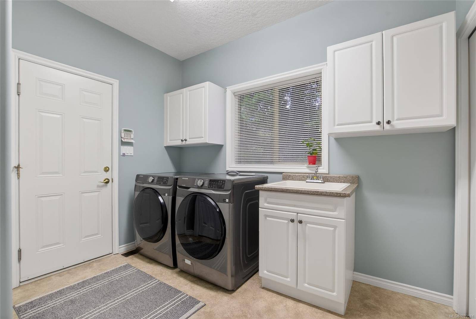 Duncan, BC V9L 5P2,6042 Chippewa Rd