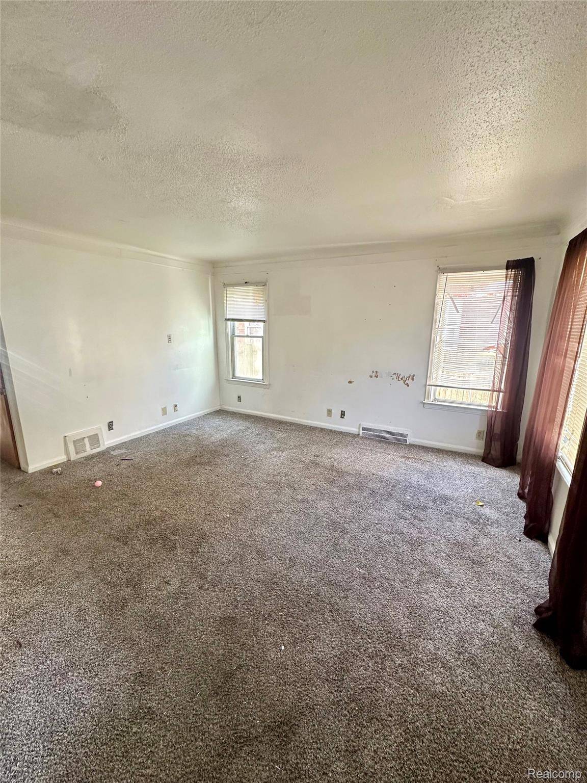 Detroit, MI 48205,15860 Faircrest ST