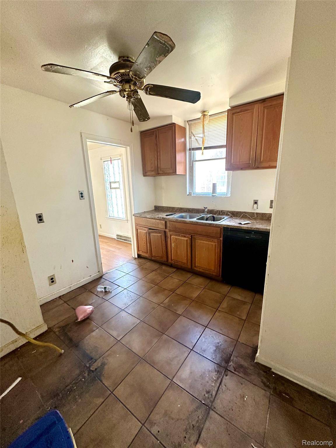 Detroit, MI 48205,15860 Faircrest ST