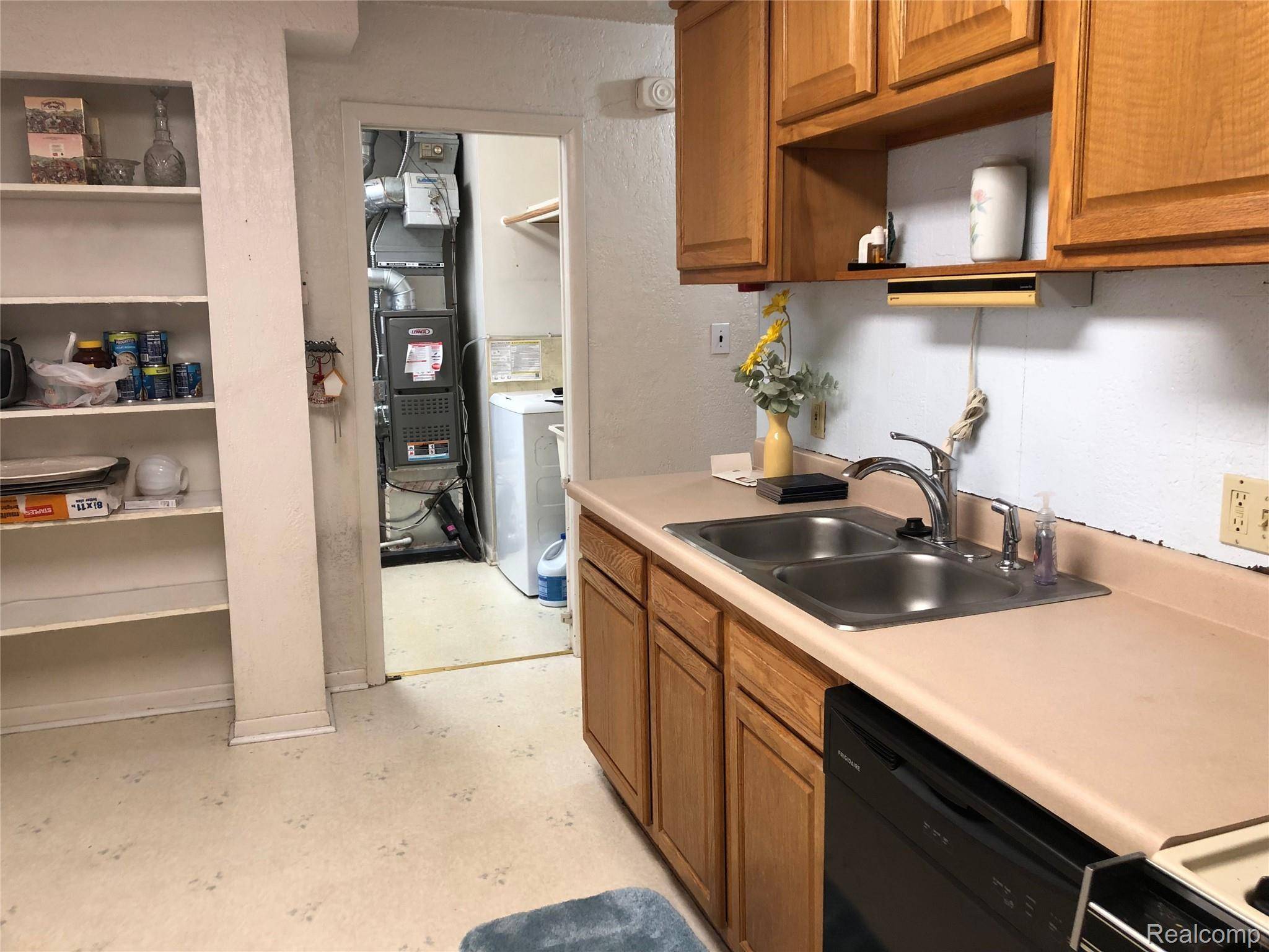 Livonia, MI 48152,20010 Rensellor ST