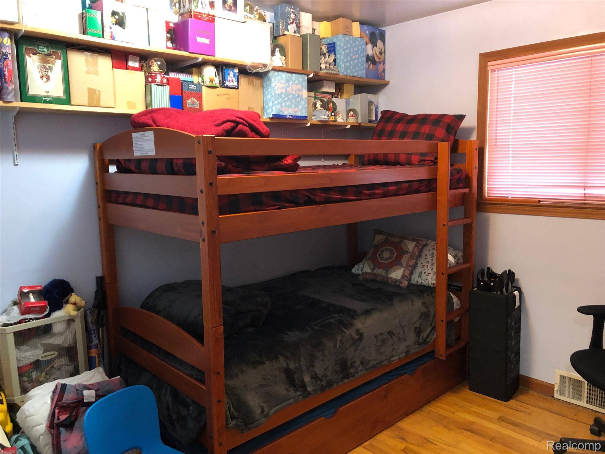 Livonia, MI 48152,20010 Rensellor ST