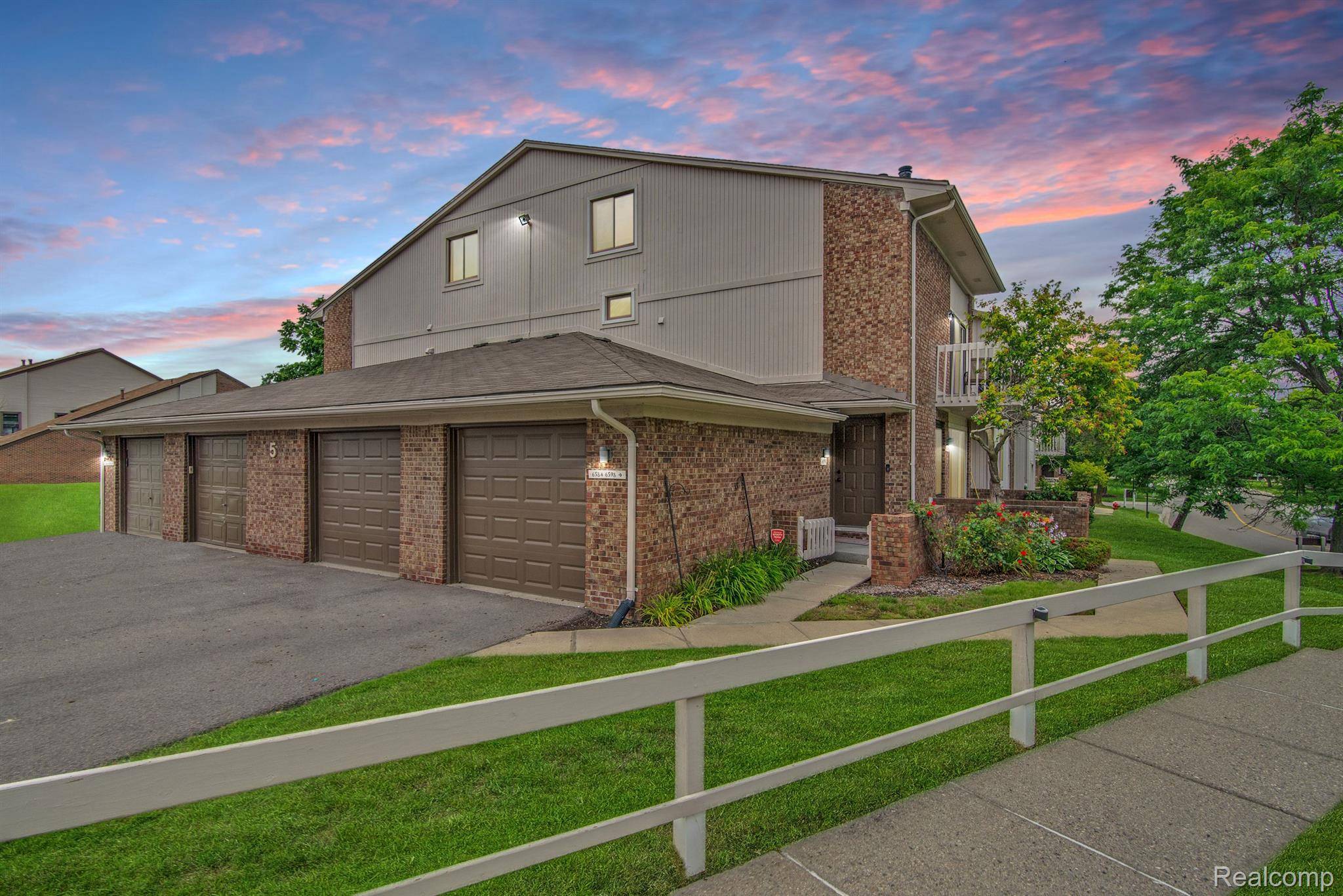 West Bloomfield, MI 48322,6598 MAPLE LAKES DR