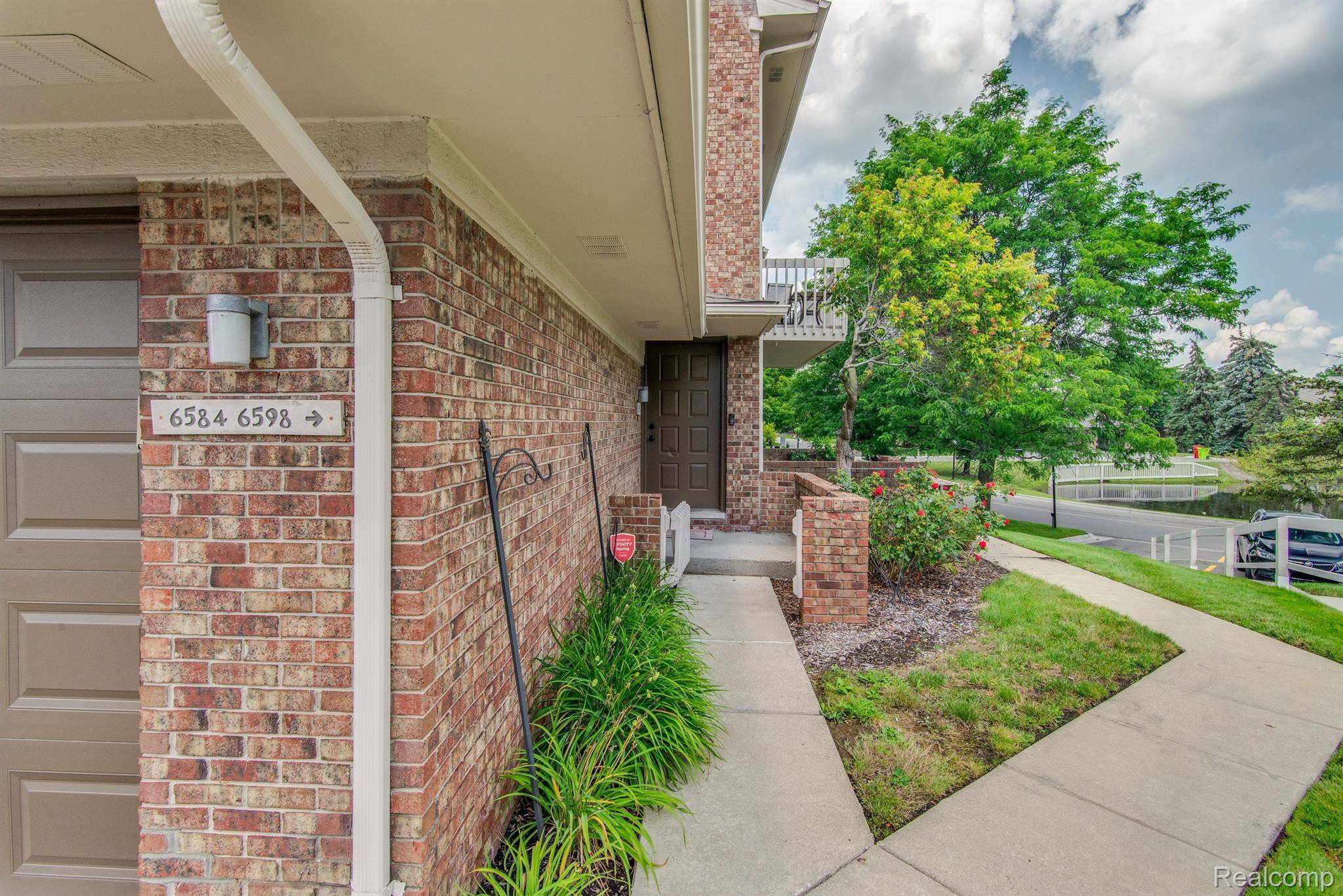 West Bloomfield, MI 48322,6598 MAPLE LAKES DR