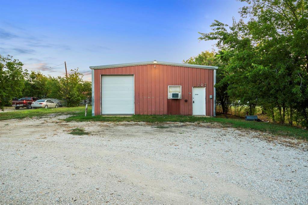 2105 NE 2nd Street, Mineral Wells, TX 76067