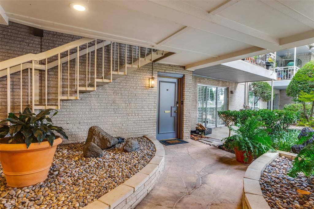 Fort Worth, TX 76116,2301 Ridgmar Plaza #17