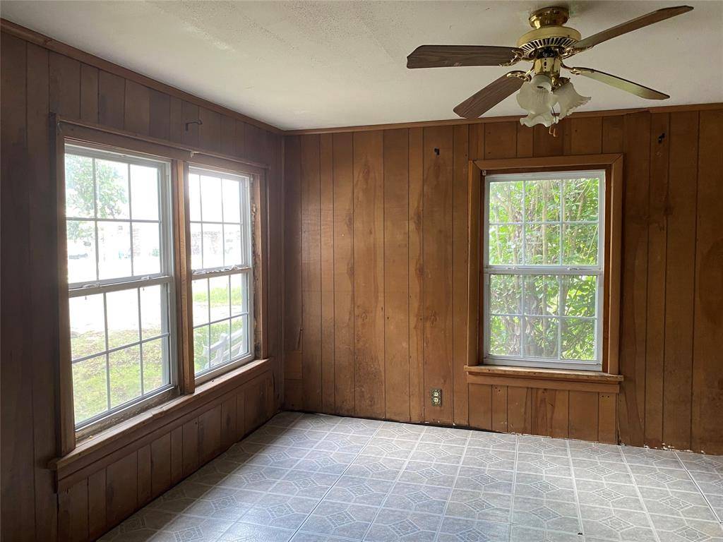 Bonham, TX 75418,815/811/817 W 12th Street #815