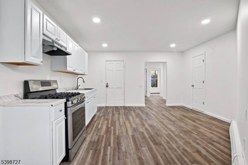 Paterson City, NJ 07504,160 17Th Ave