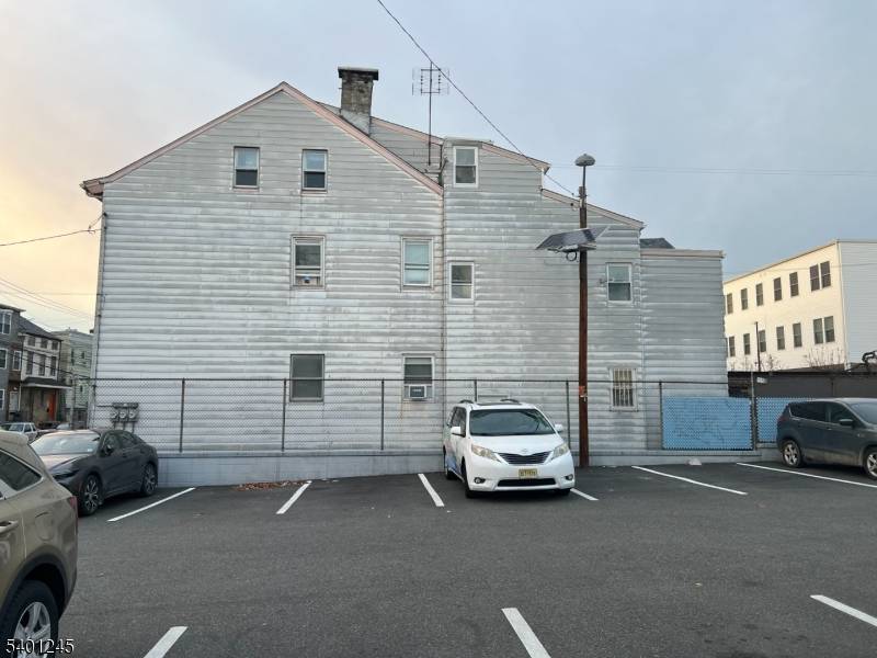 Newark City, NJ 07105,195 Walnut St