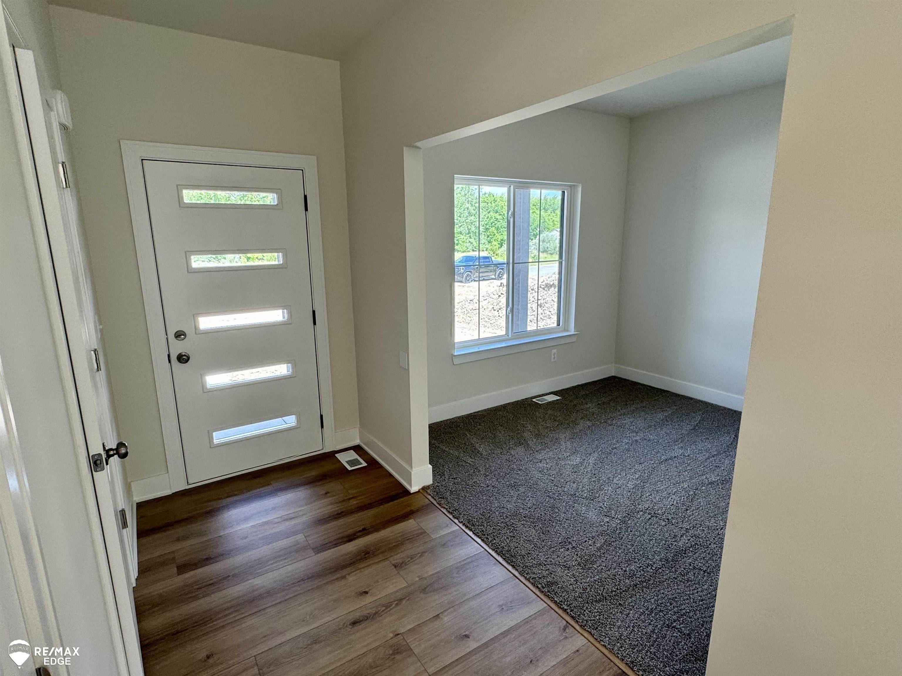 Grand Blanc, MI 48439,8018 Bradbury LN