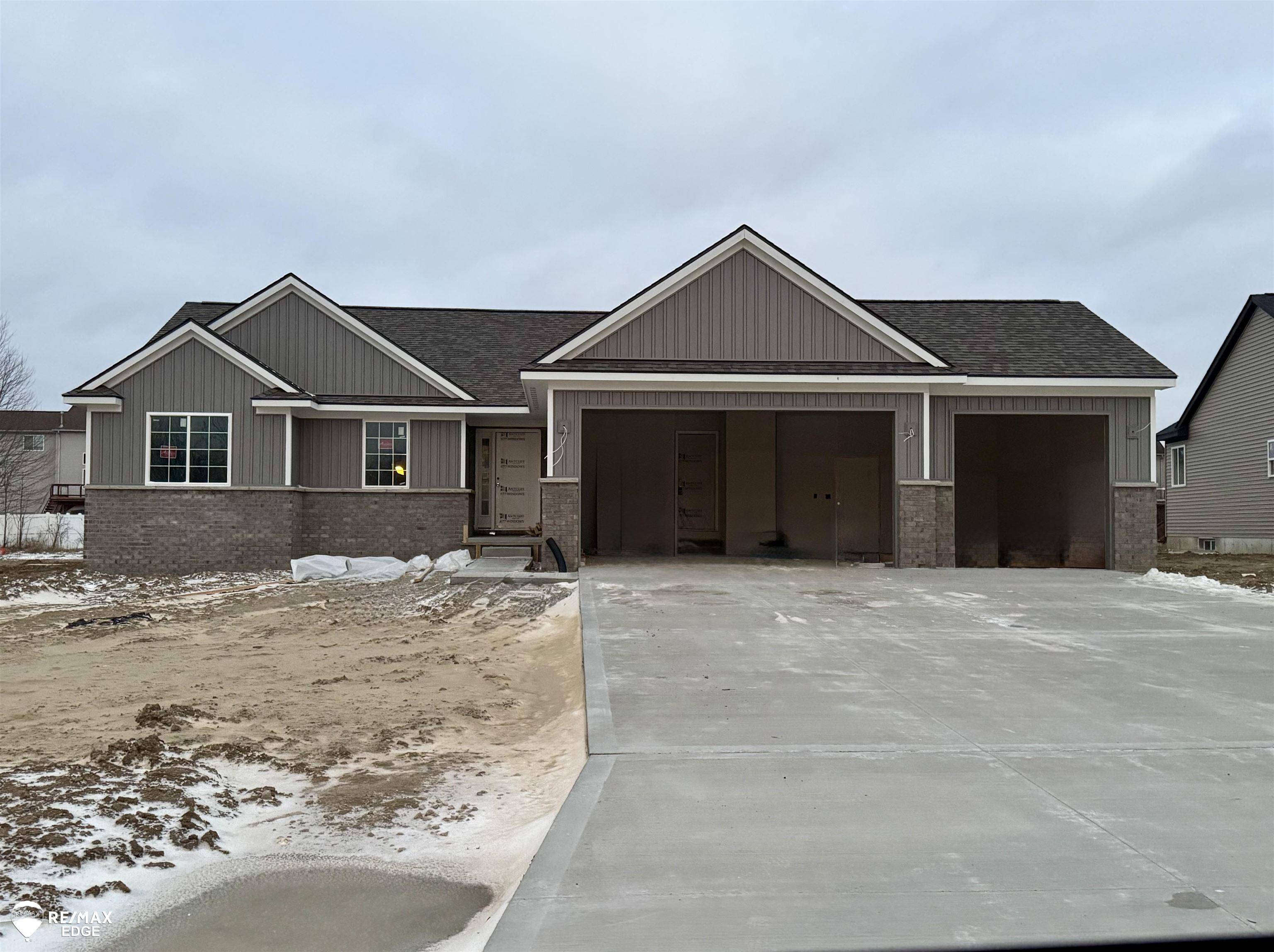 Grand Blanc, MI 48439,8341 Peninsula CIR