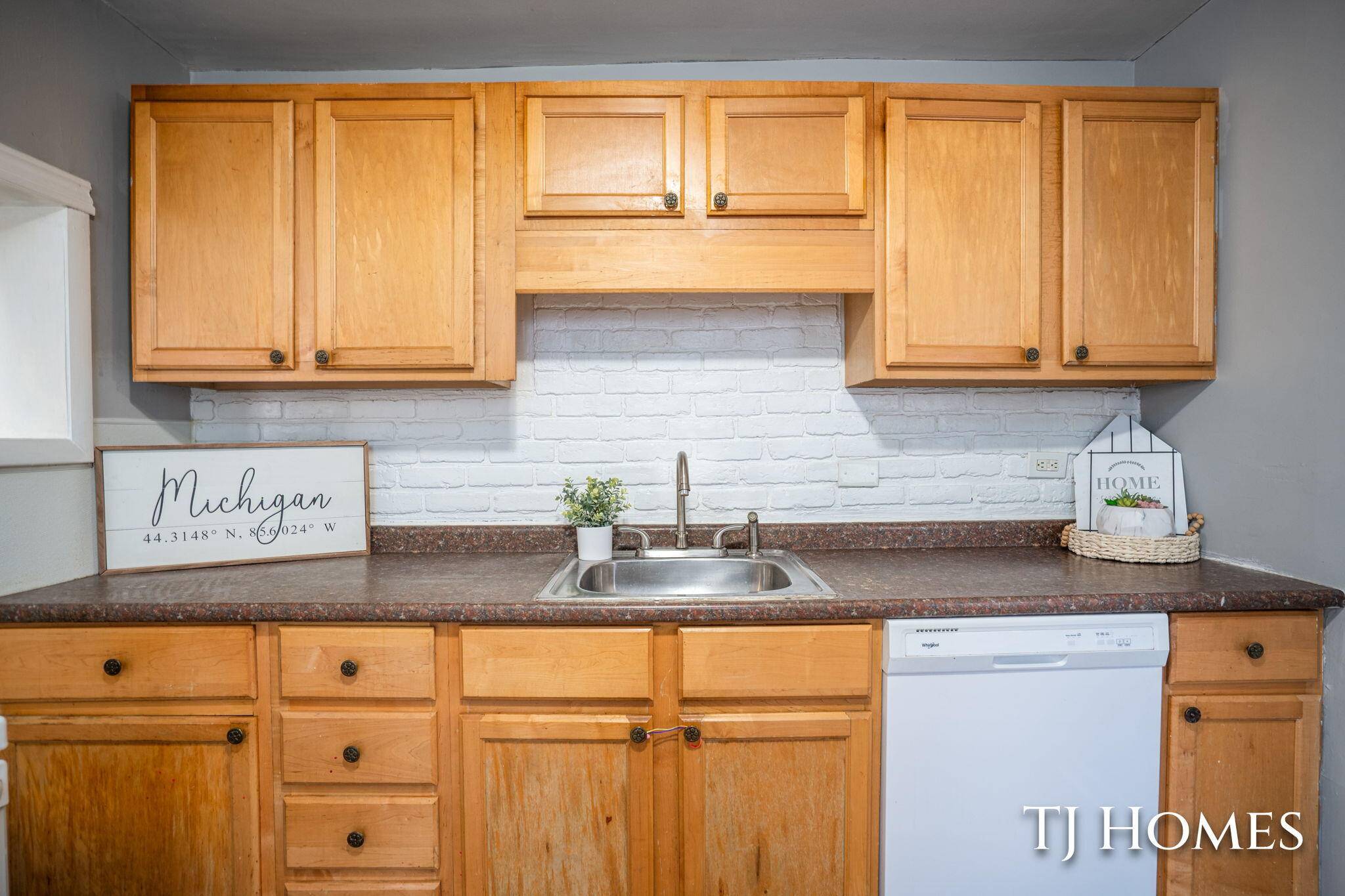 Muskegon, MI 49442,1651 Smith ST