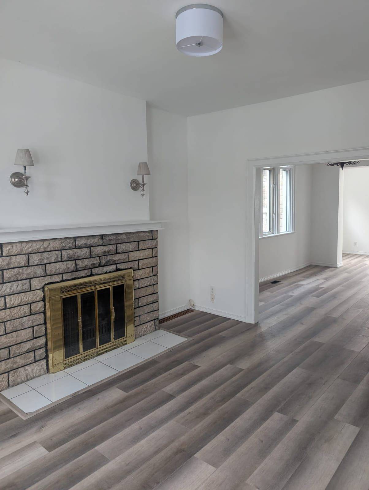 Toronto C04, ON M6B 1Z3,547 Glencairn AVE