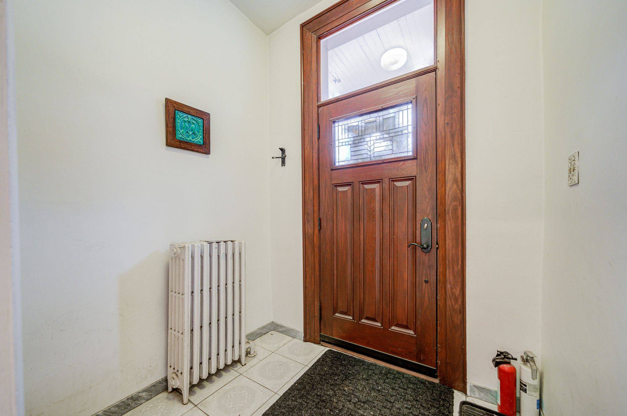 Toronto C02, ON M6G 2V2,756 Eculid AVE #Main FL