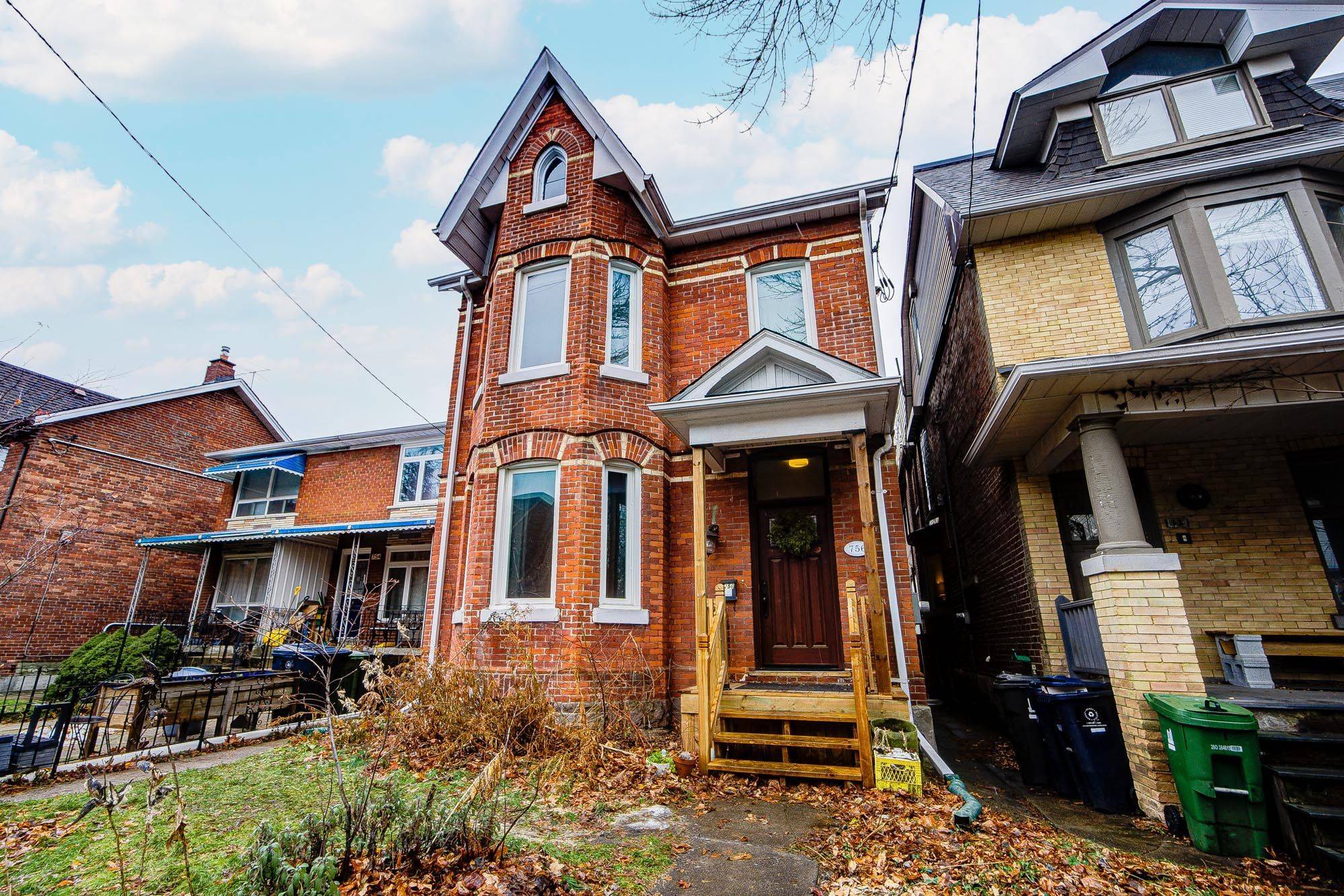 Toronto C02, ON M6G 2V2,756 Eculid AVE #Main FL