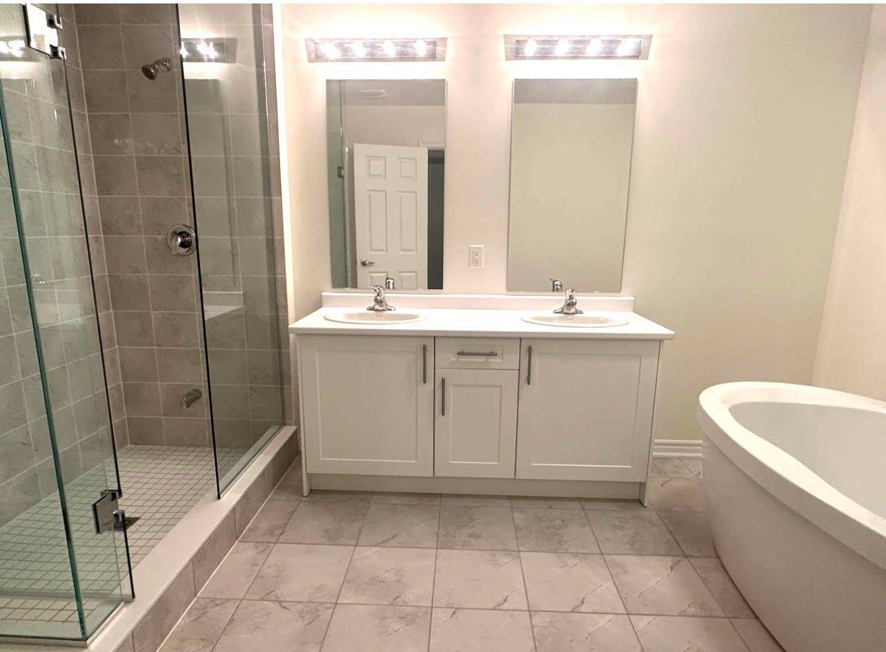 Oshawa, ON L1H 8L7,1131 Plymouth DR #Upper