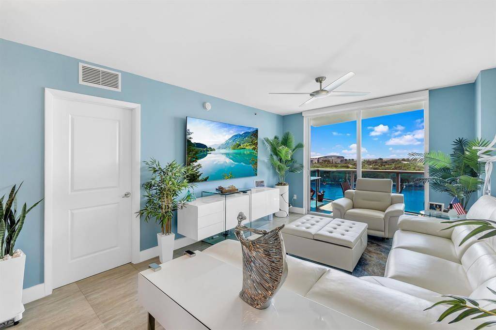 Sunrise, FL 33323,2641 N Flamingo Rd #1105N