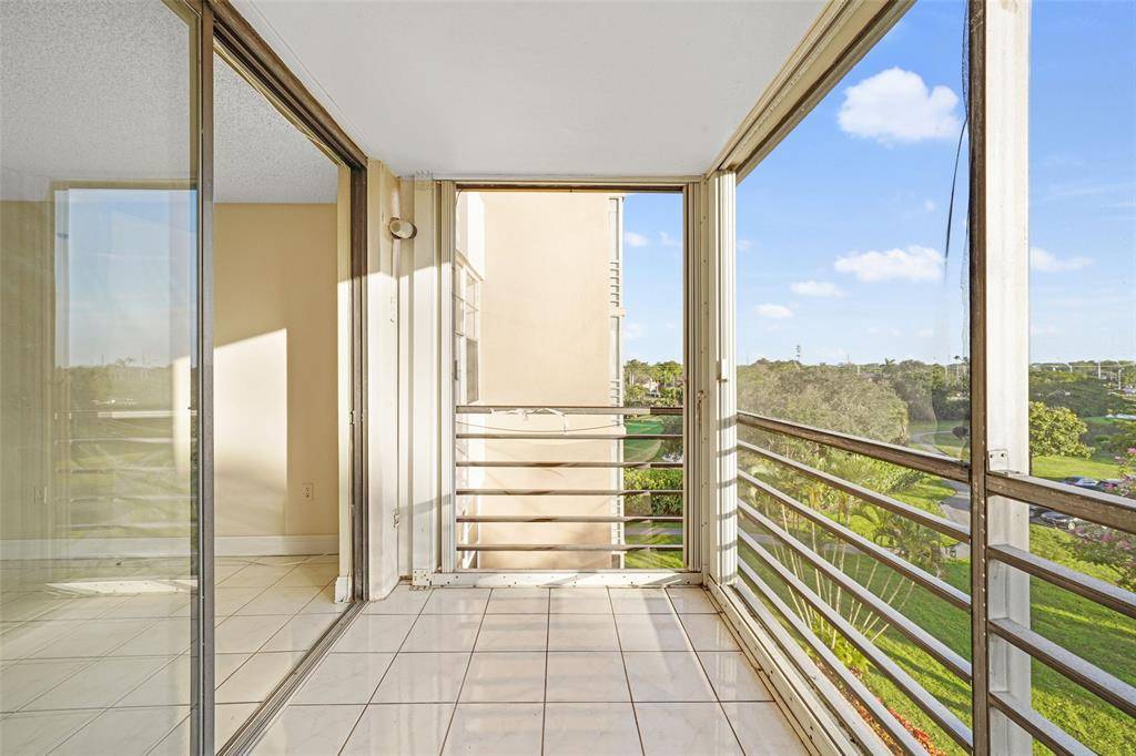 Pembroke Pines, FL 33026,1300 Saint Charles Pl #507