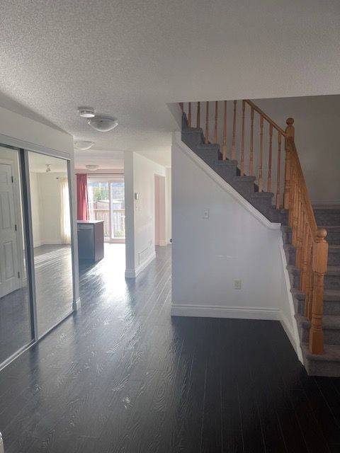 Barrie, ON L4N 5S9,93 Courtney CRES #Main