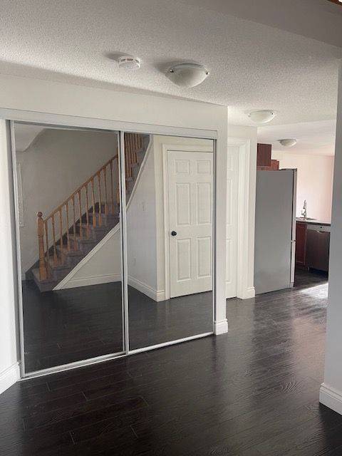 Barrie, ON L4N 5S9,93 Courtney CRES #Main