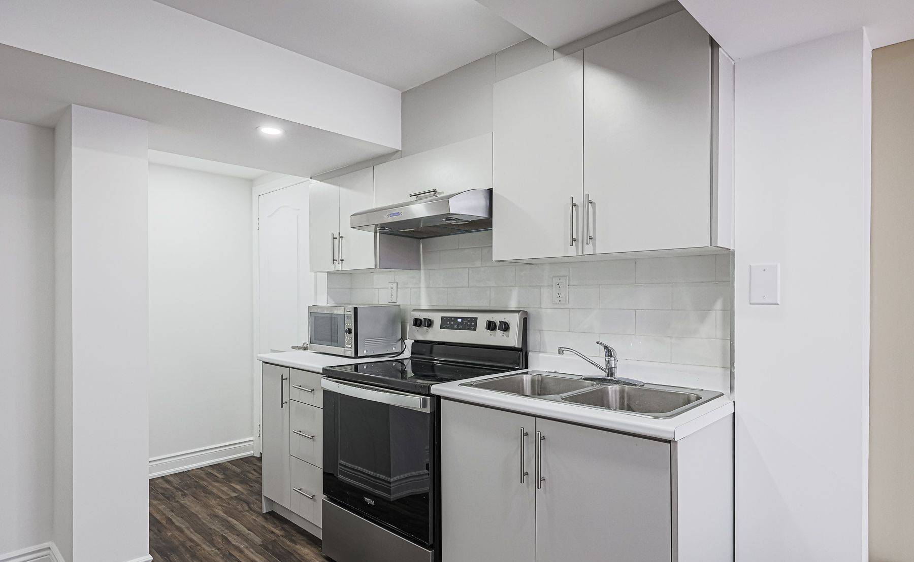 Brampton, ON L7C 3H1,565 Edenbrook Hill DR #BSMT