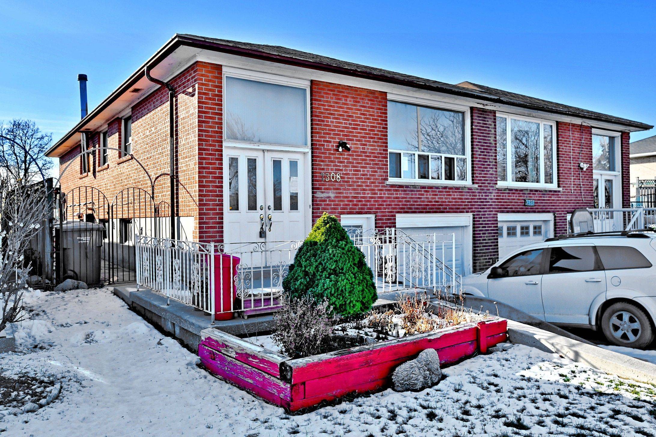 Mississauga, ON L4T 2R5,7308 Cambrett DR