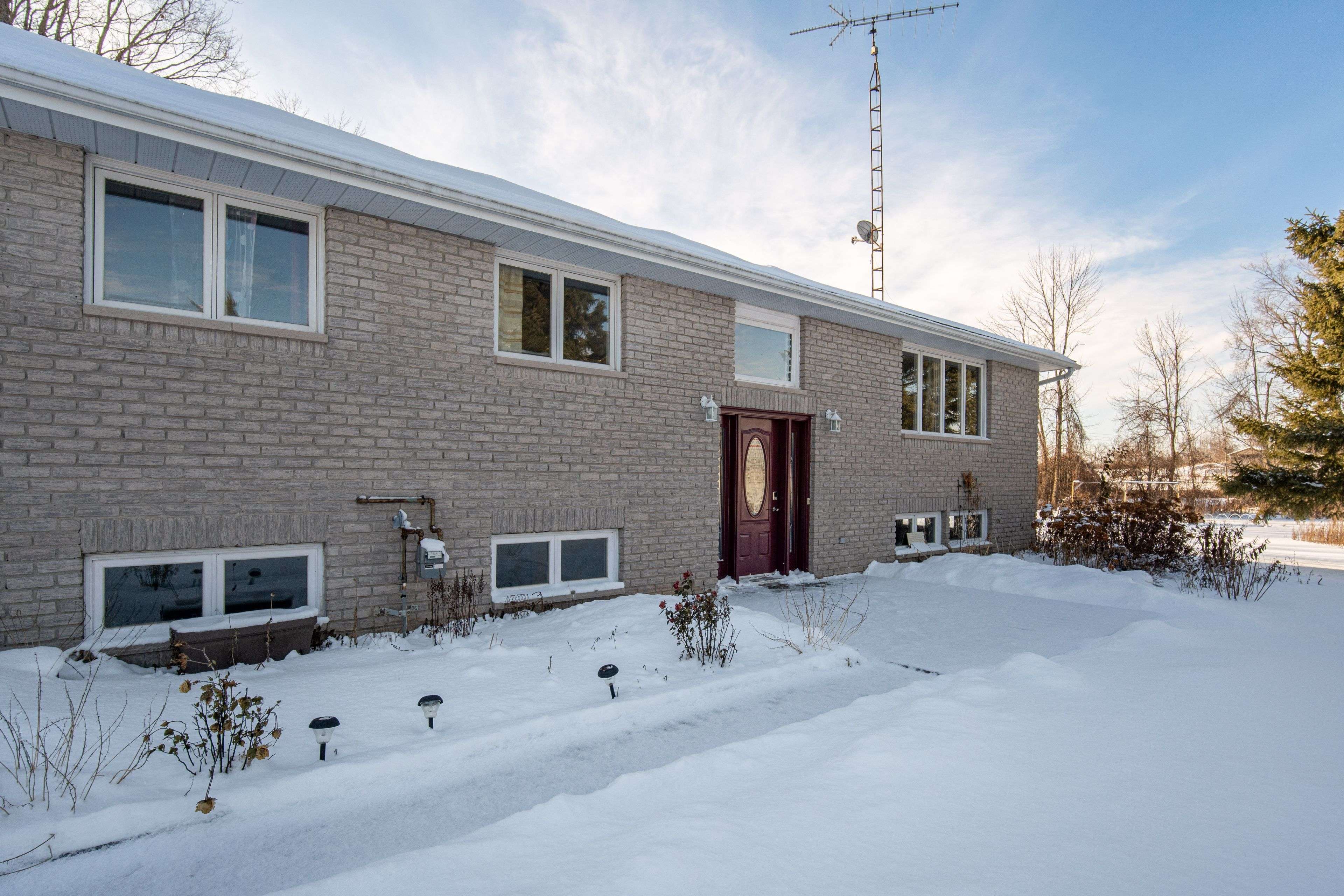 Selwyn, ON K0L 1T0,1220 Tara RD