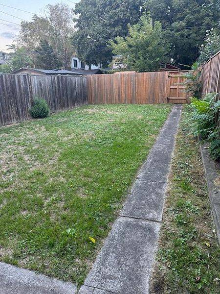 Hamilton, ON L8M 2H7,37 Gladstone AVE