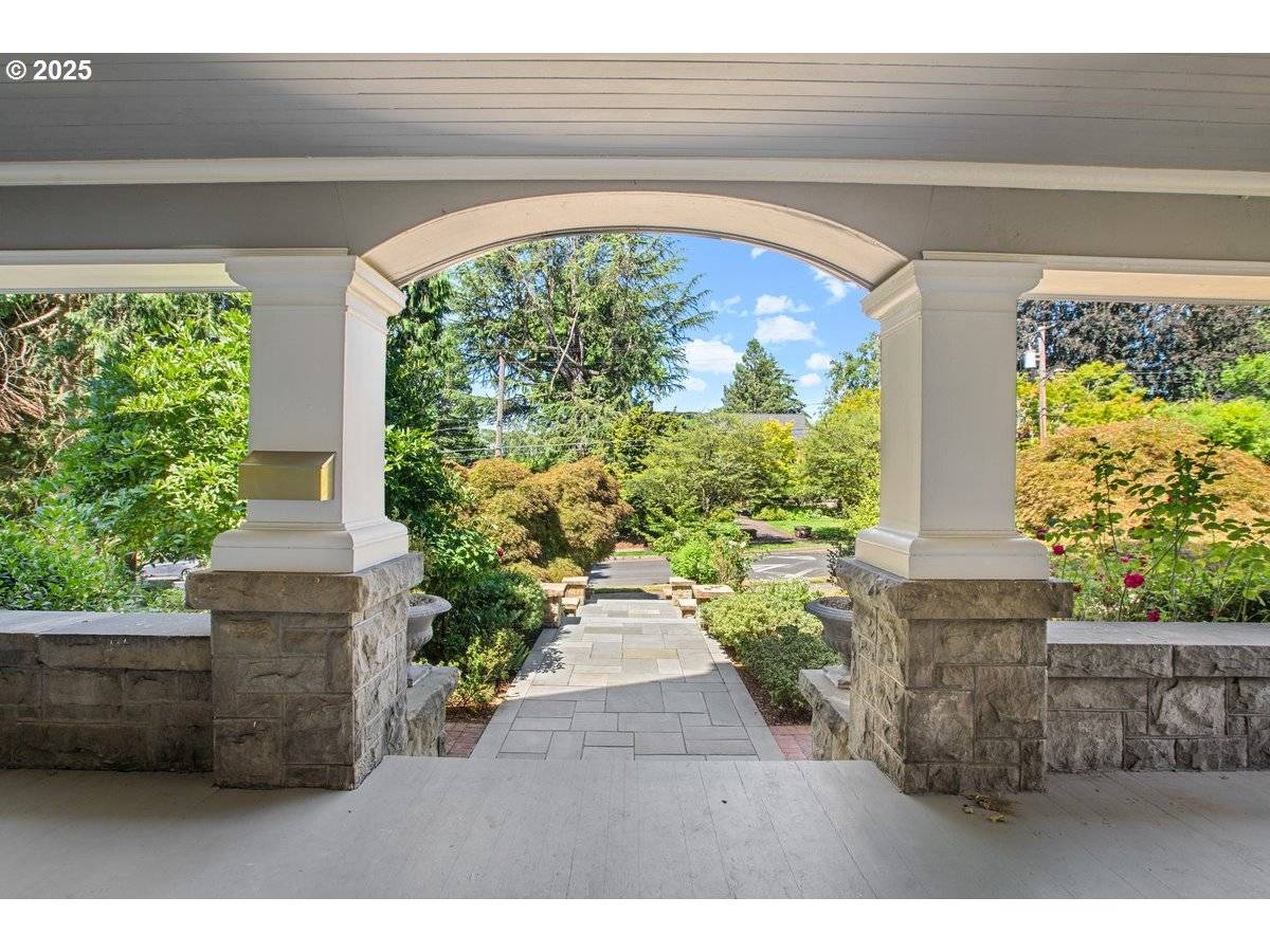 Portland, OR 97215,1314 SE 55th AVE