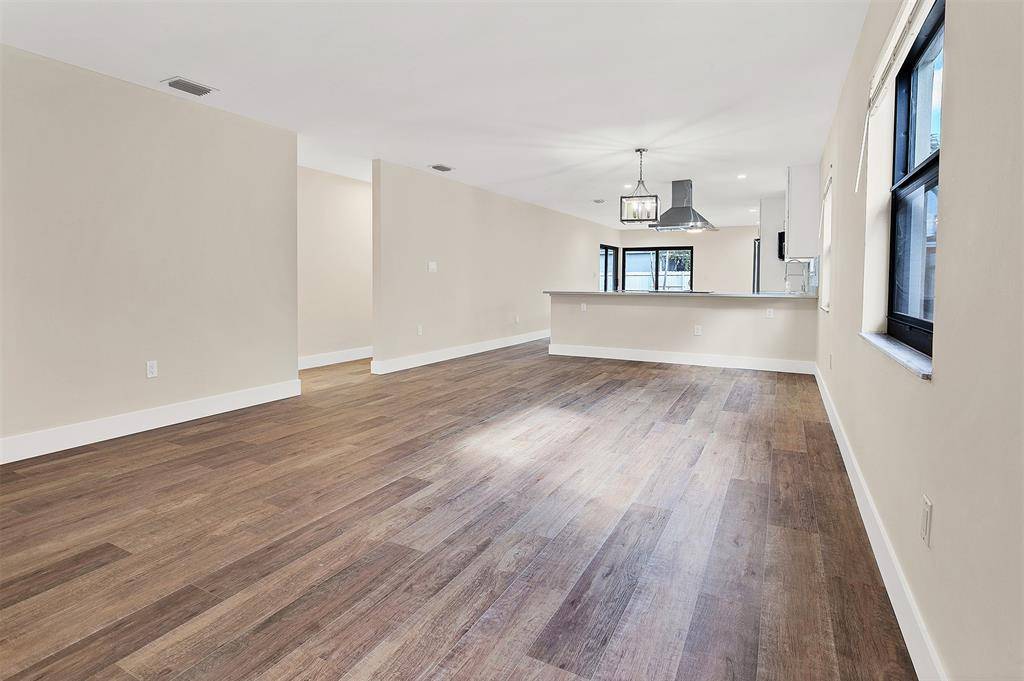 Miami, FL 33126,391 NW 58th Ave