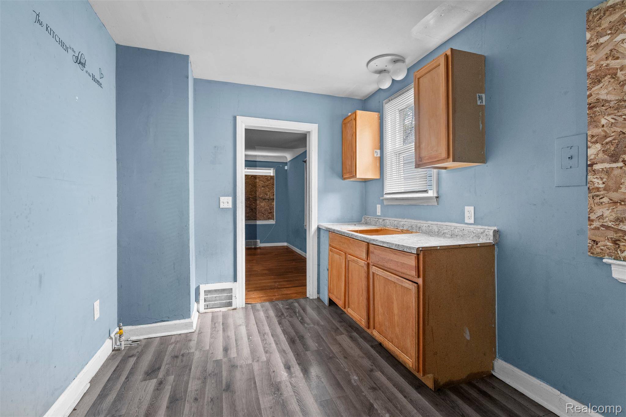 Detroit, MI 48219,18461 Heyden ST