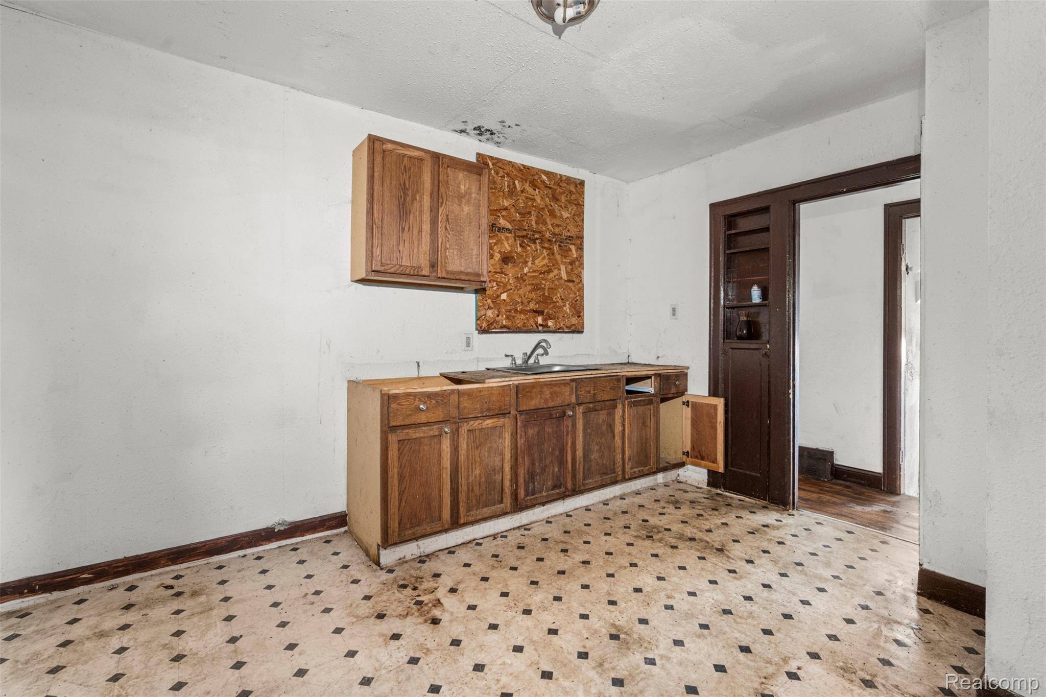 Detroit, MI 48238,14225 Kentucky ST