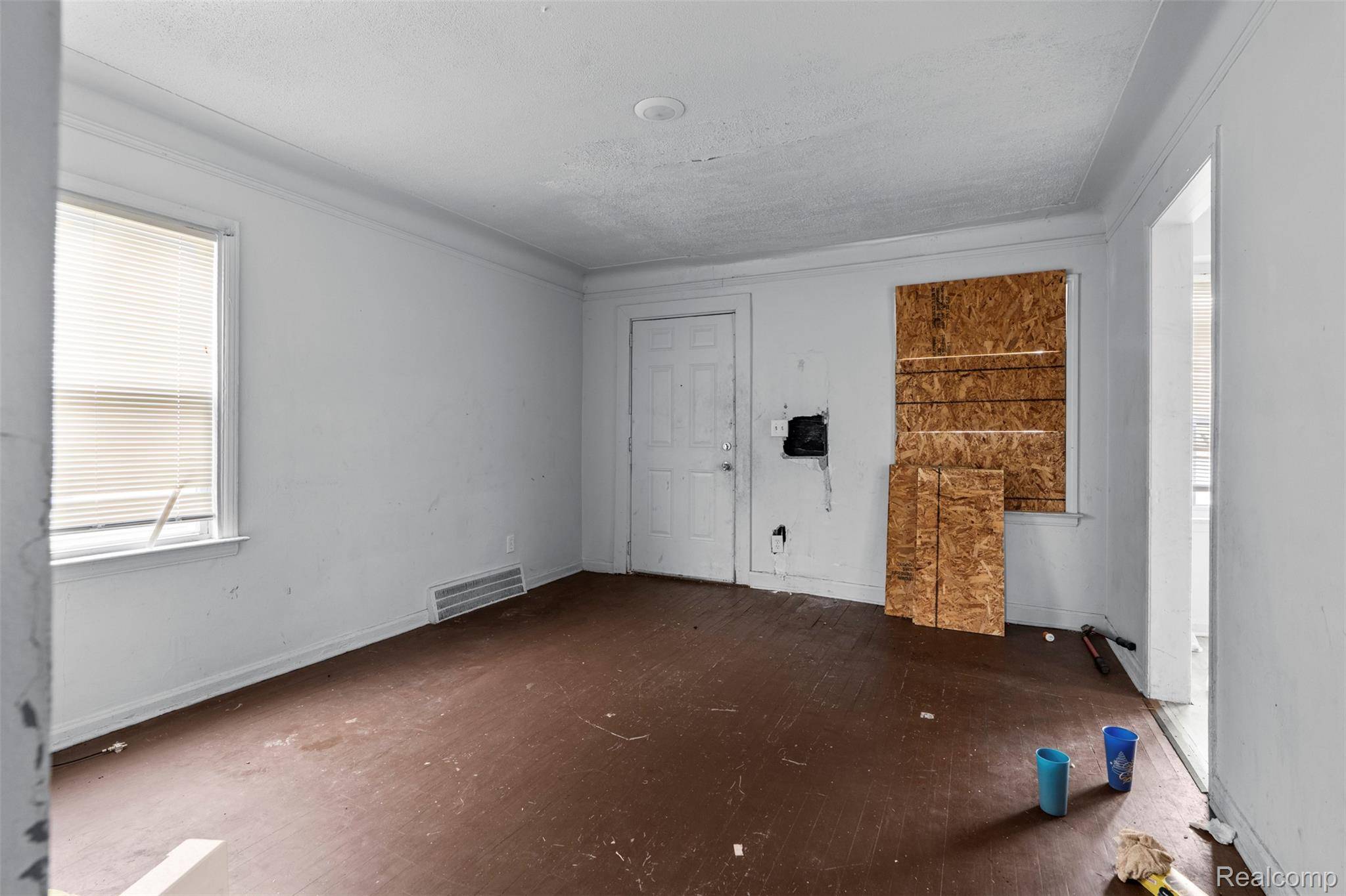 Detroit, MI 48227,9660 Winthrop ST