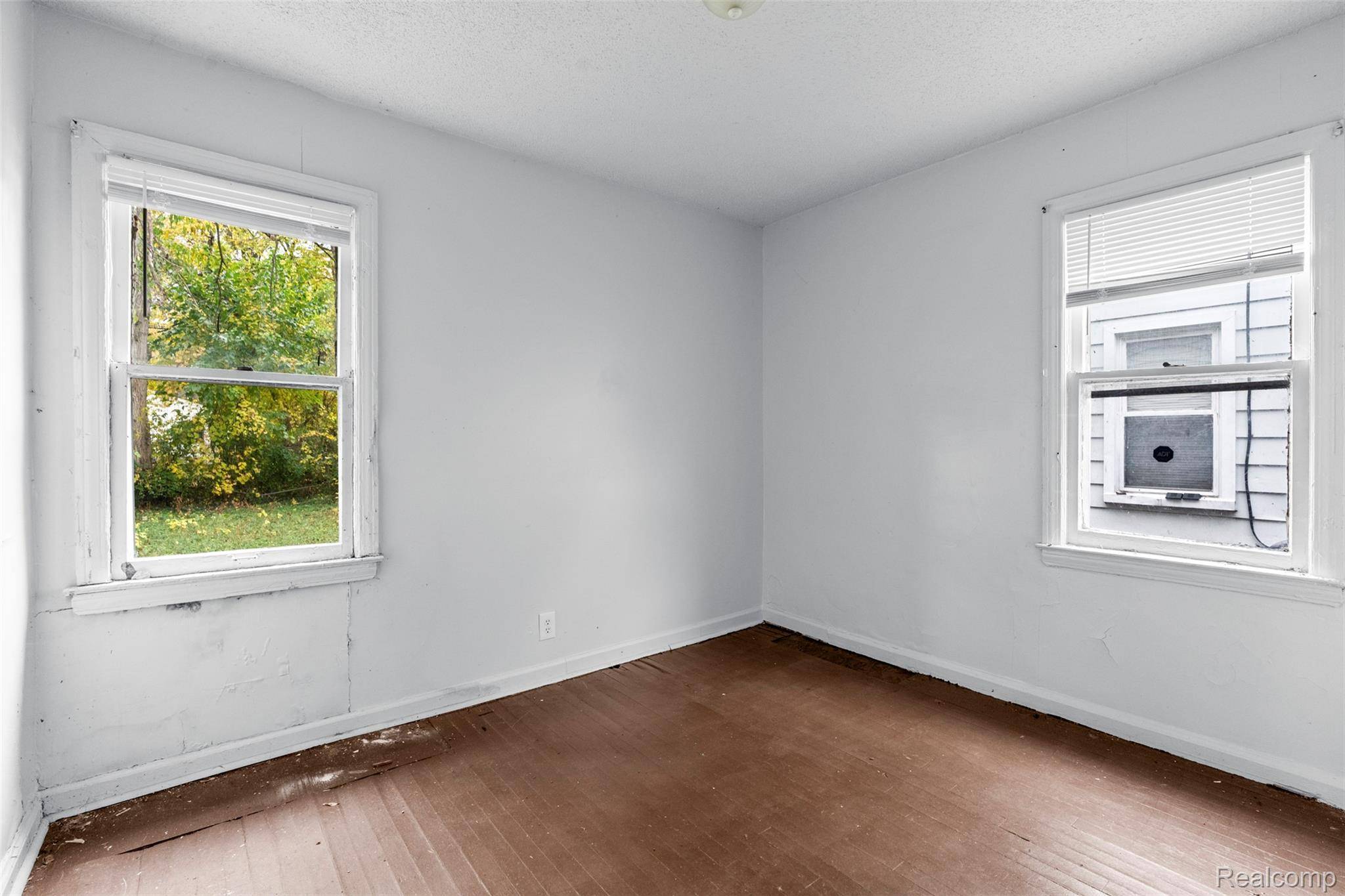 Detroit, MI 48227,15757 Mark Twain ST