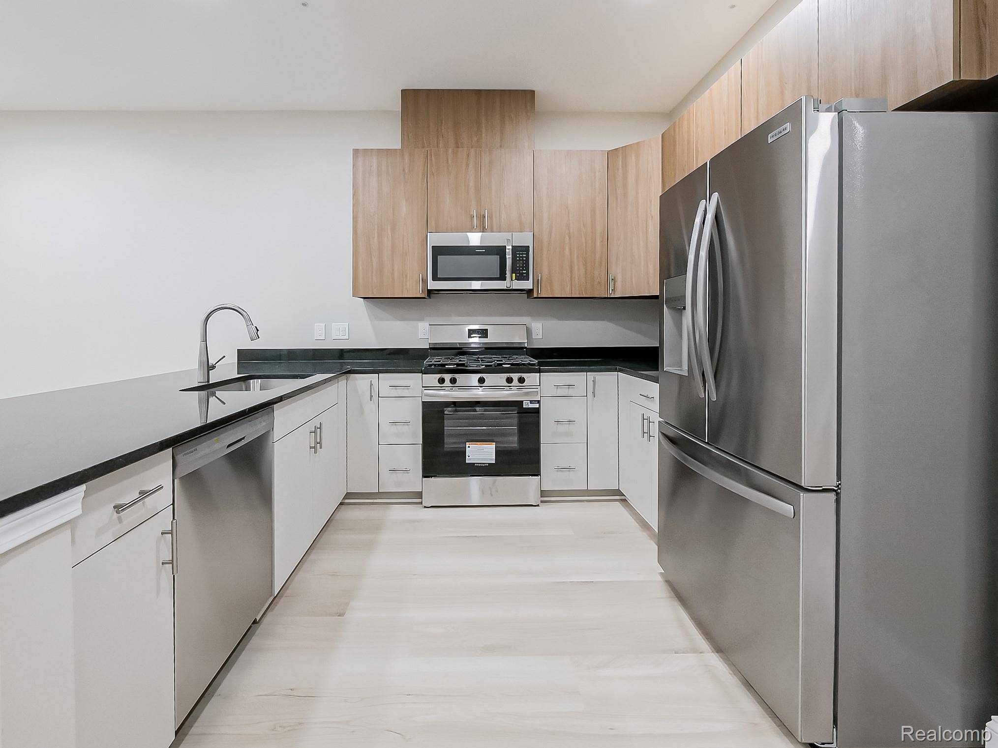 Westland, MI 48185,31480 Warren RD #103