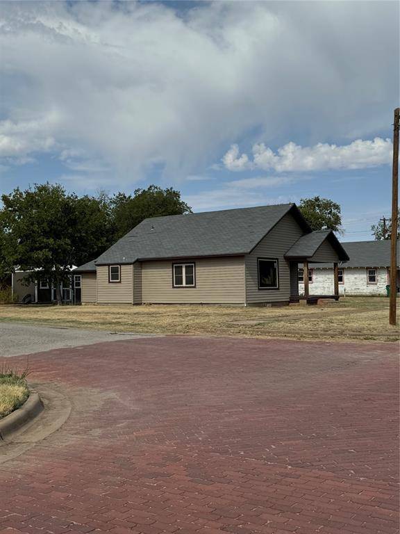 Quanah, TX 79252,510 Cain St