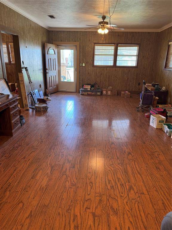 Quanah, TX 79252,303 E 8th Street