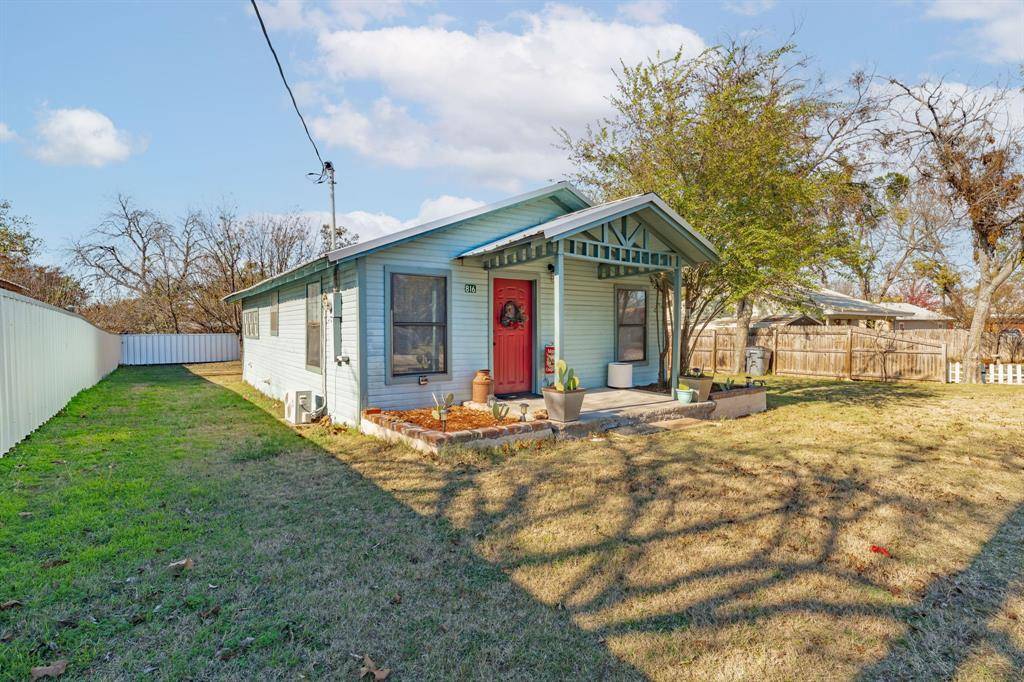 De Leon, TX 76444,816 S Houston Street