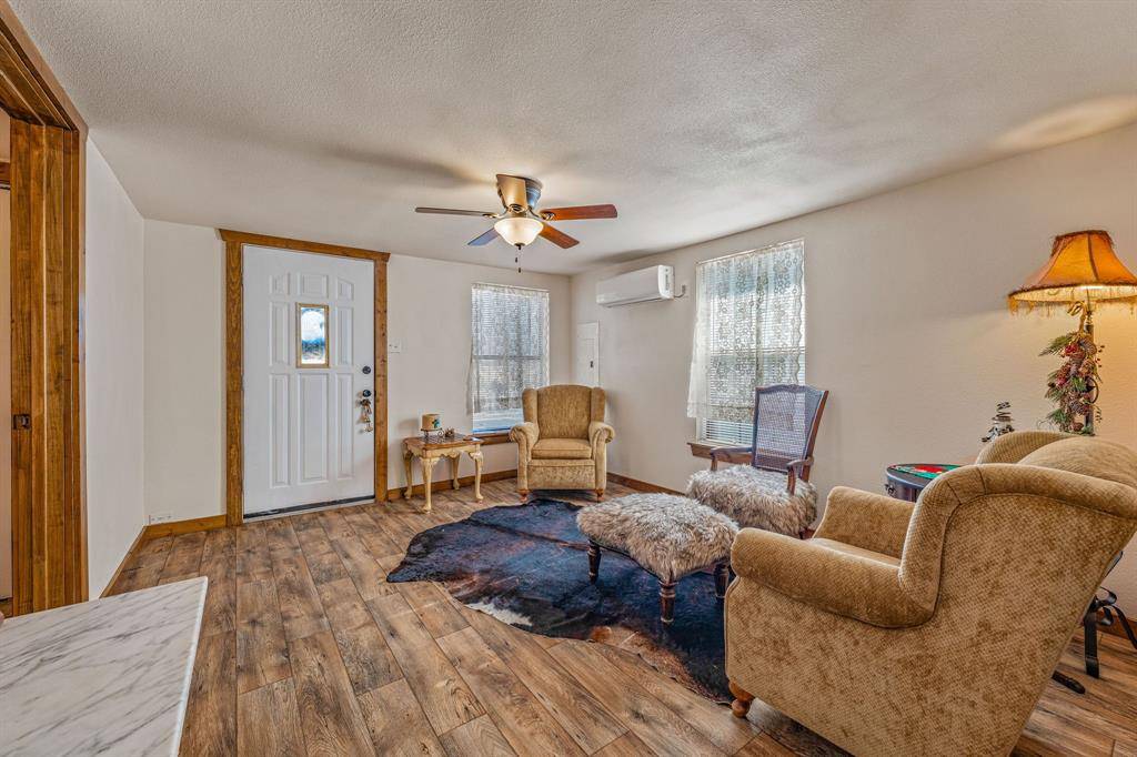 De Leon, TX 76444,816 S Houston Street