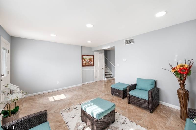 Linden City, NJ 07036,2513 N Wood Ave