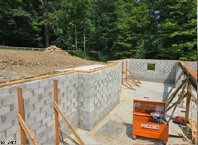 Hopatcong Boro, NJ 07849,49 Northwood Rd