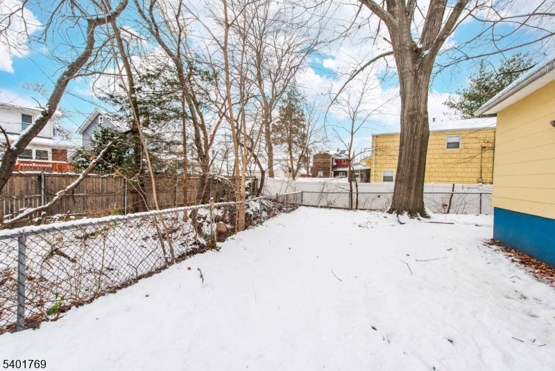 Bergenfield Boro, NJ 07621,14 Hudson St