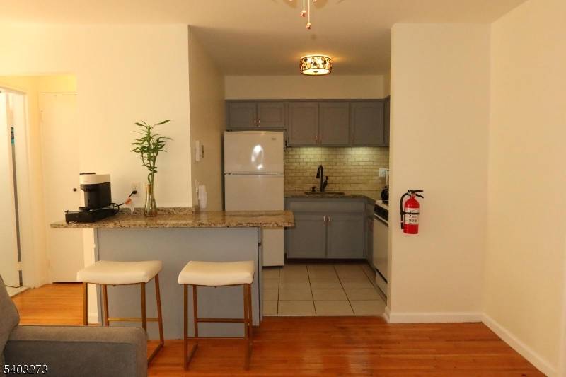 Clifton City, NJ 07013,605 Grove St E9