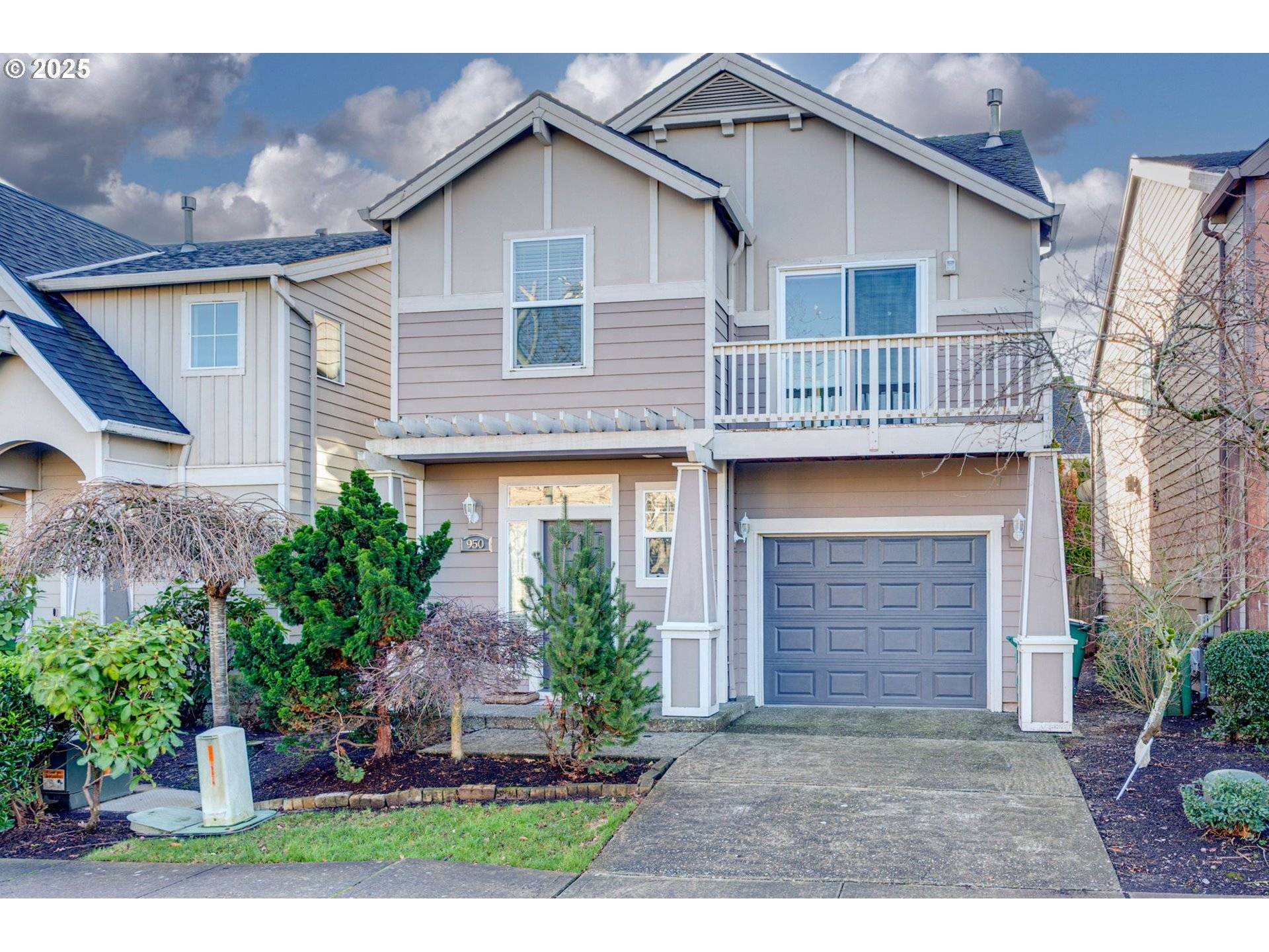 Troutdale, OR 97060,950 SW 17TH WAY
