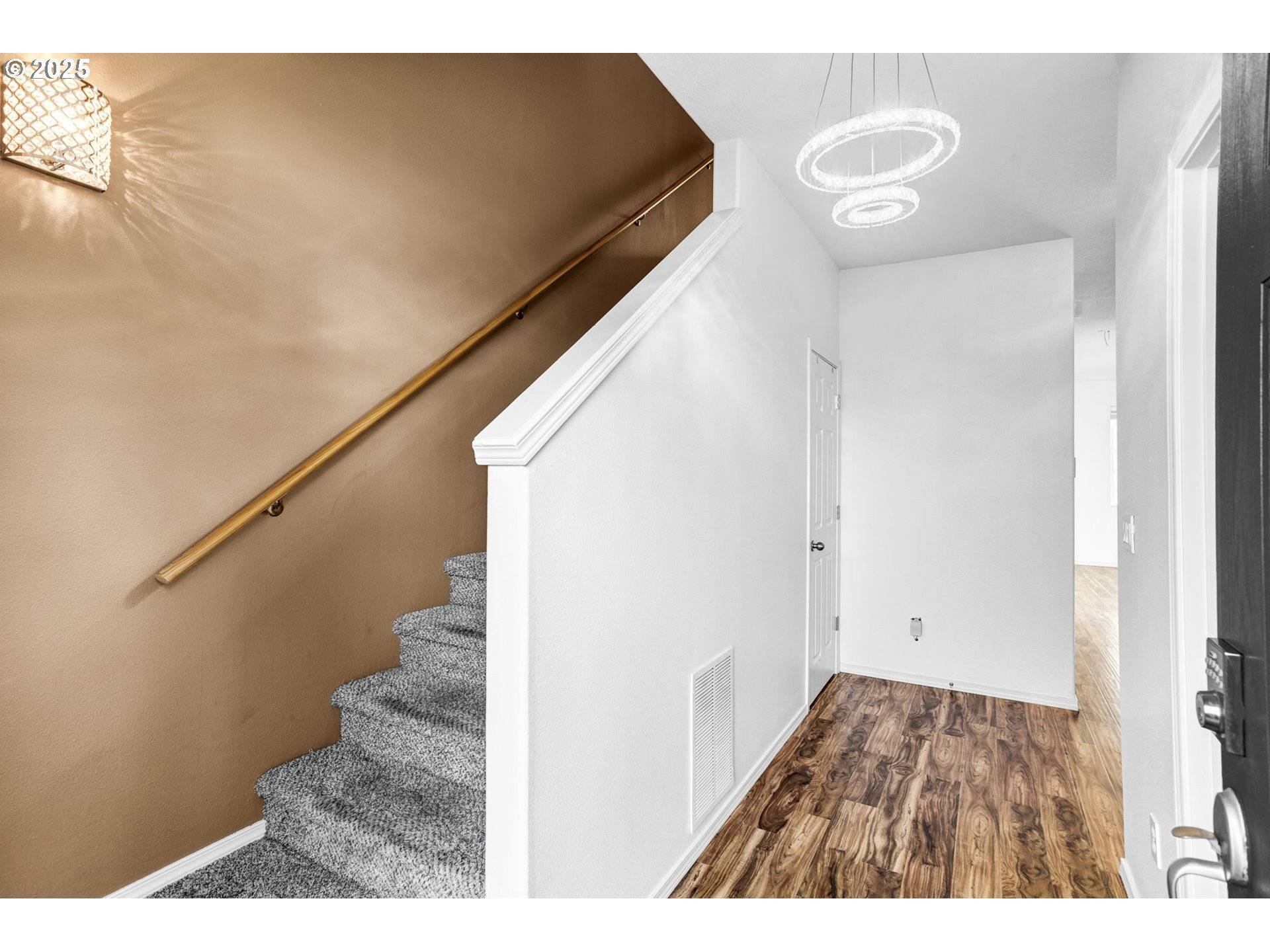 Troutdale, OR 97060,950 SW 17TH WAY