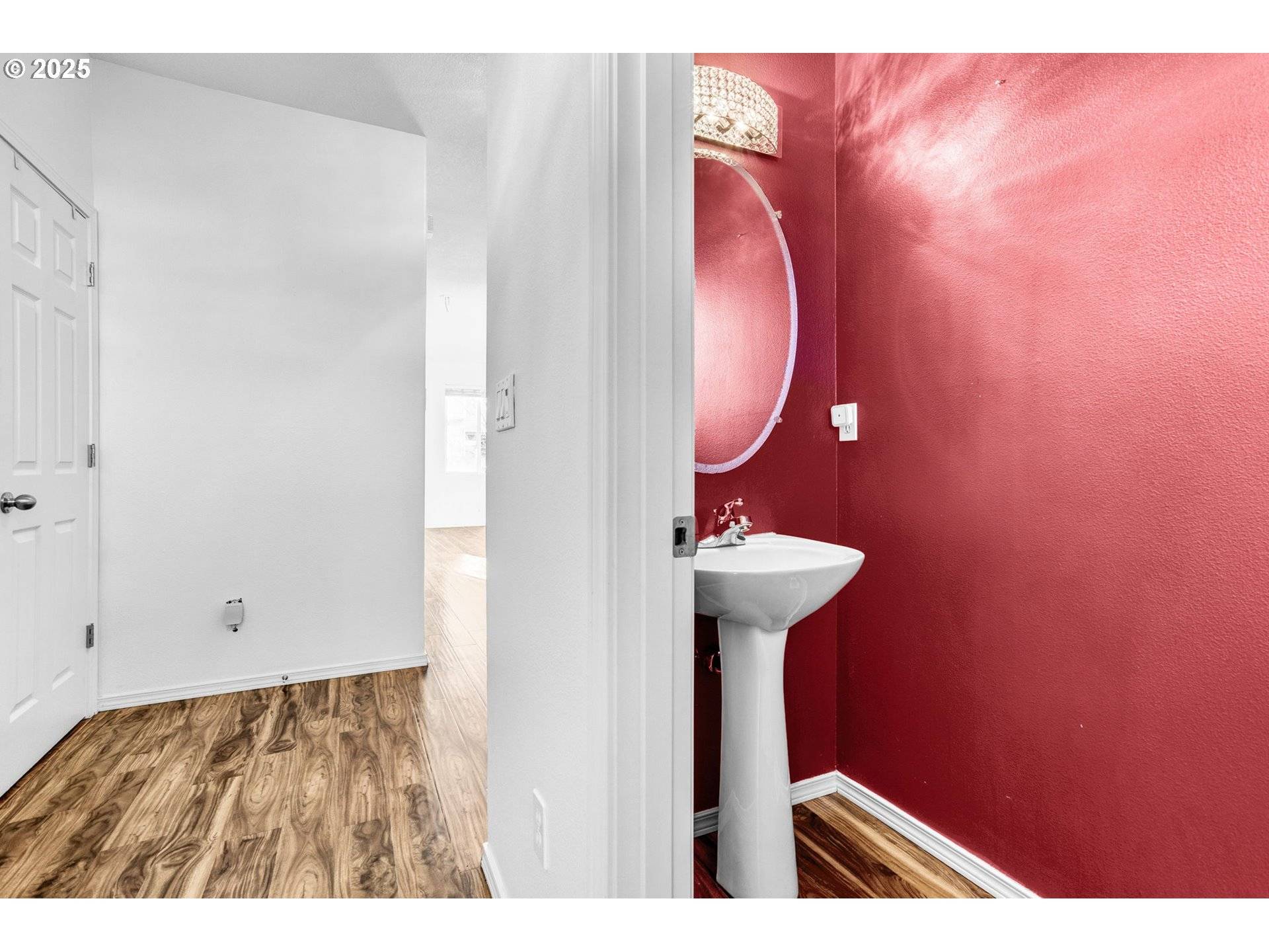 Troutdale, OR 97060,950 SW 17TH WAY