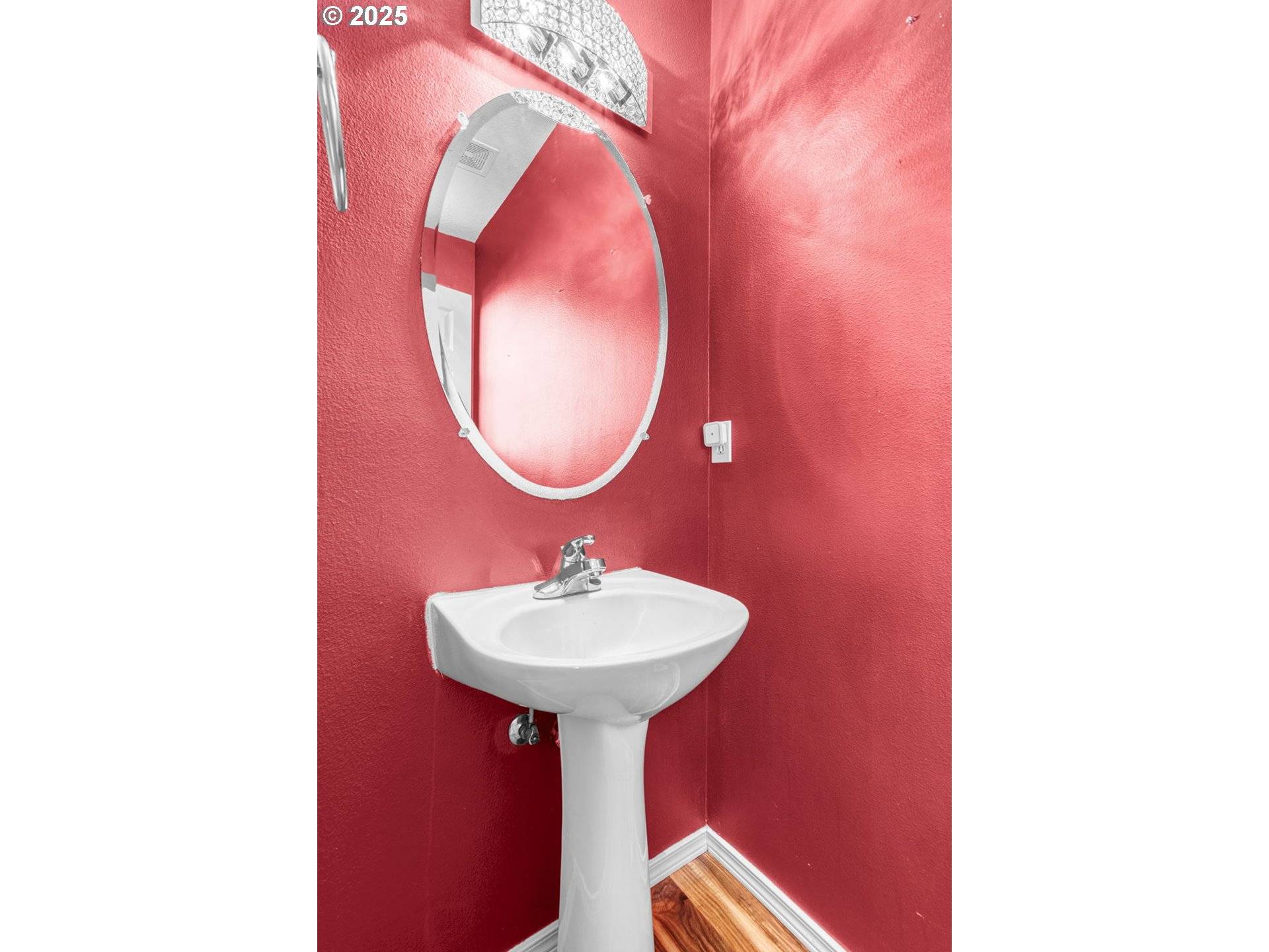 Troutdale, OR 97060,950 SW 17TH WAY