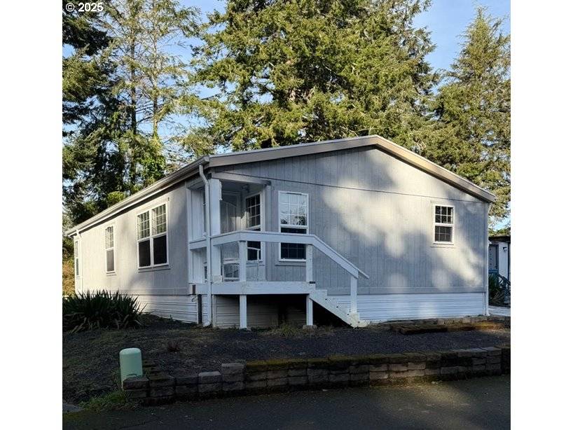 Coos Bay, OR 97420,530 SHOREPINES CT