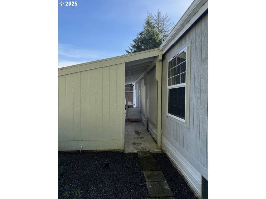 Coos Bay, OR 97420,530 SHOREPINES CT