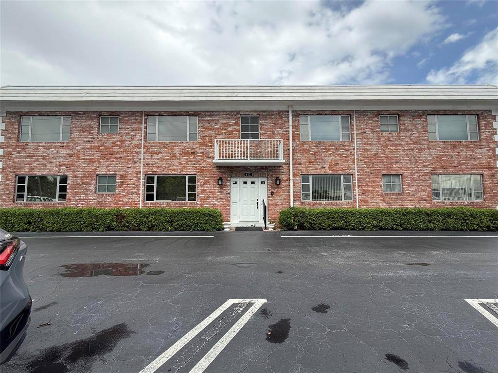 Pompano Beach, FL 33060,412 S Cypress Rd #225