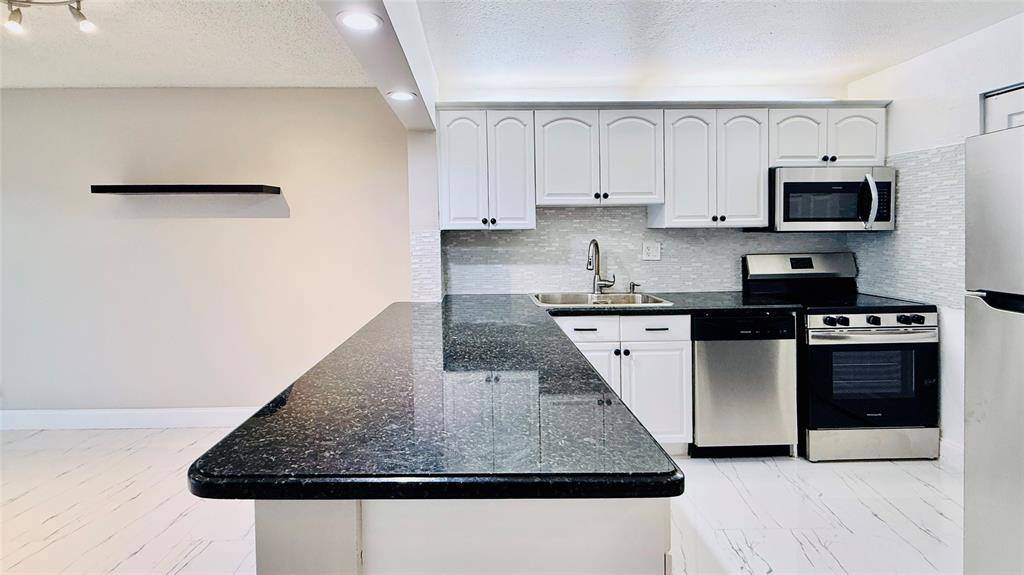 Tamarac, FL 33321,8060 Colony Cir #209